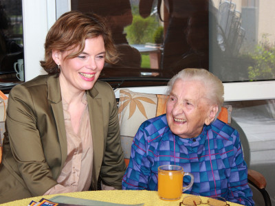 Julia Klöckner im Caritas SeniorenHaus zu Besuch