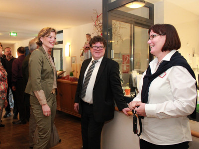 Julia Klöckner im Caritas SeniorenHaus zu Besuch