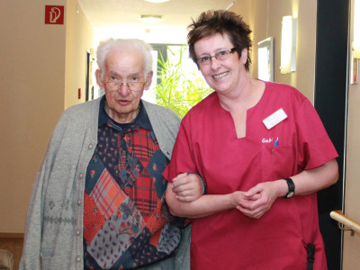 Julia Klöckner im Caritas SeniorenHaus zu Besuch