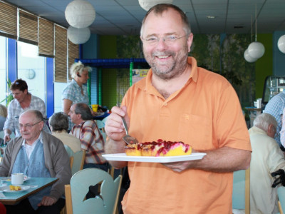 Stärkung bei Kaffee, Kuchen und Eis