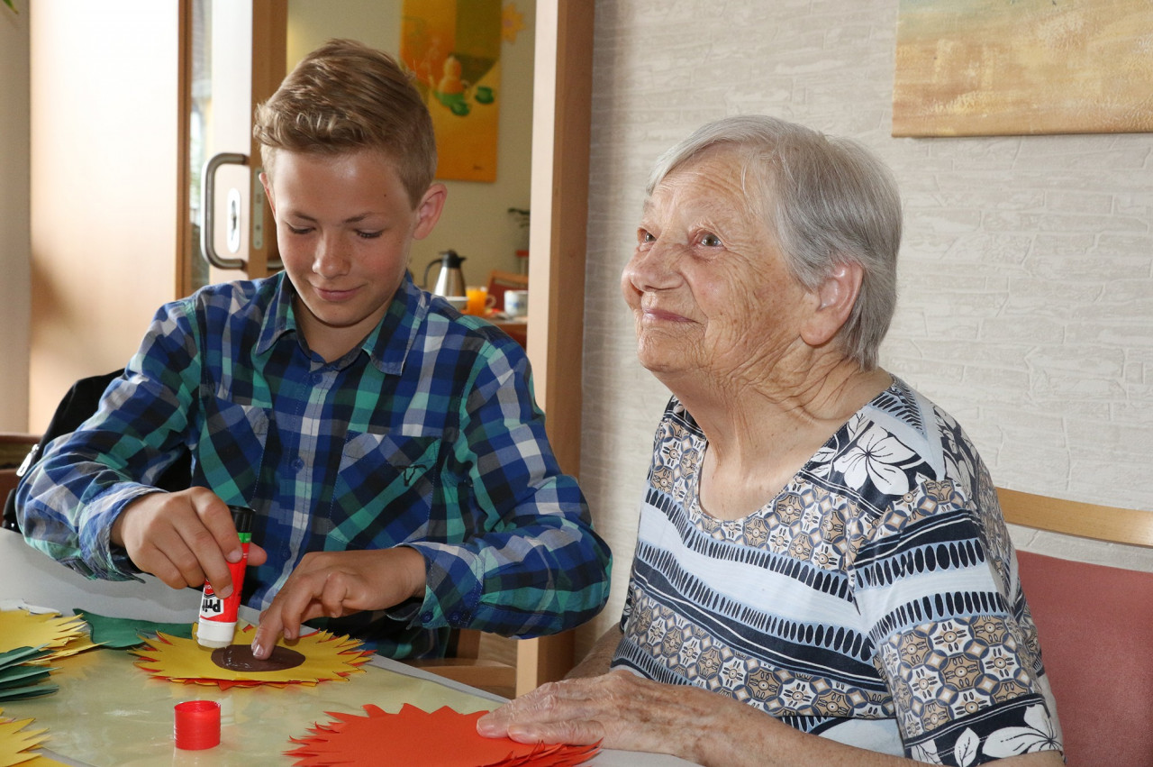 Schüler Helfen Leben im SeniorenHaus Schönenberg-Kübelb.