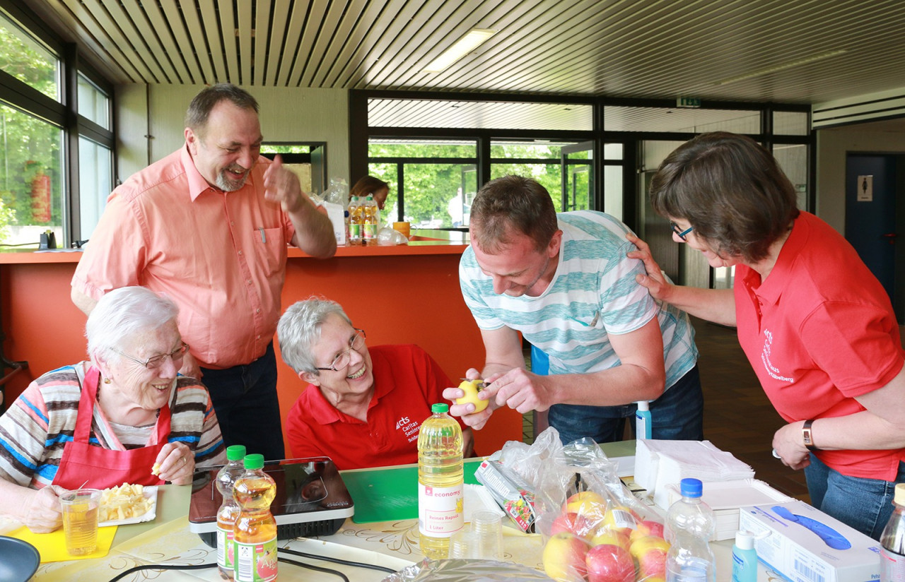 SeniorenHausbewohner auf dem Kinderaktionstag